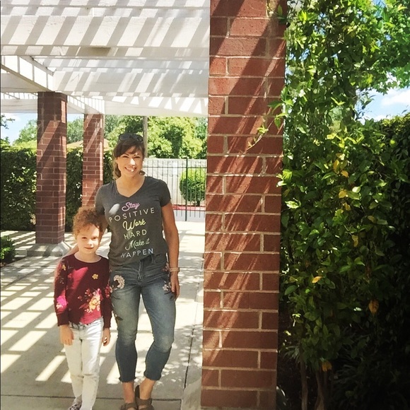 Meet your Posher, Janelle - Picture 4 of 4